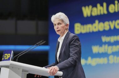 Strack-Zimmermann: Kandidatur erst zwei Tage vorher beschlossen
