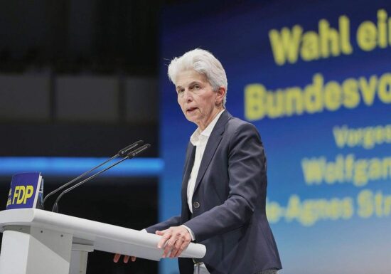 Strack-Zimmermann: Kandidatur erst zwei Tage vorher beschlossen