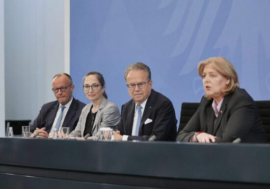 Merz will Empfehlungen der Rentenkommission komplett umsetzen