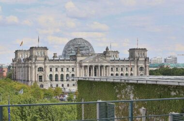 Familienunternehmer fordern Wegfall der Sommerpause