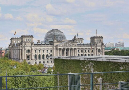 Familienunternehmer fordern Wegfall der Sommerpause