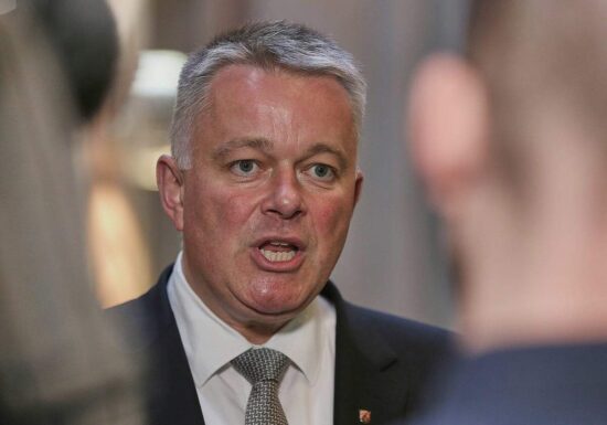 GKV-Sparpaket: Schnieder kritisiert Einschnitte für Pharmaindustrie