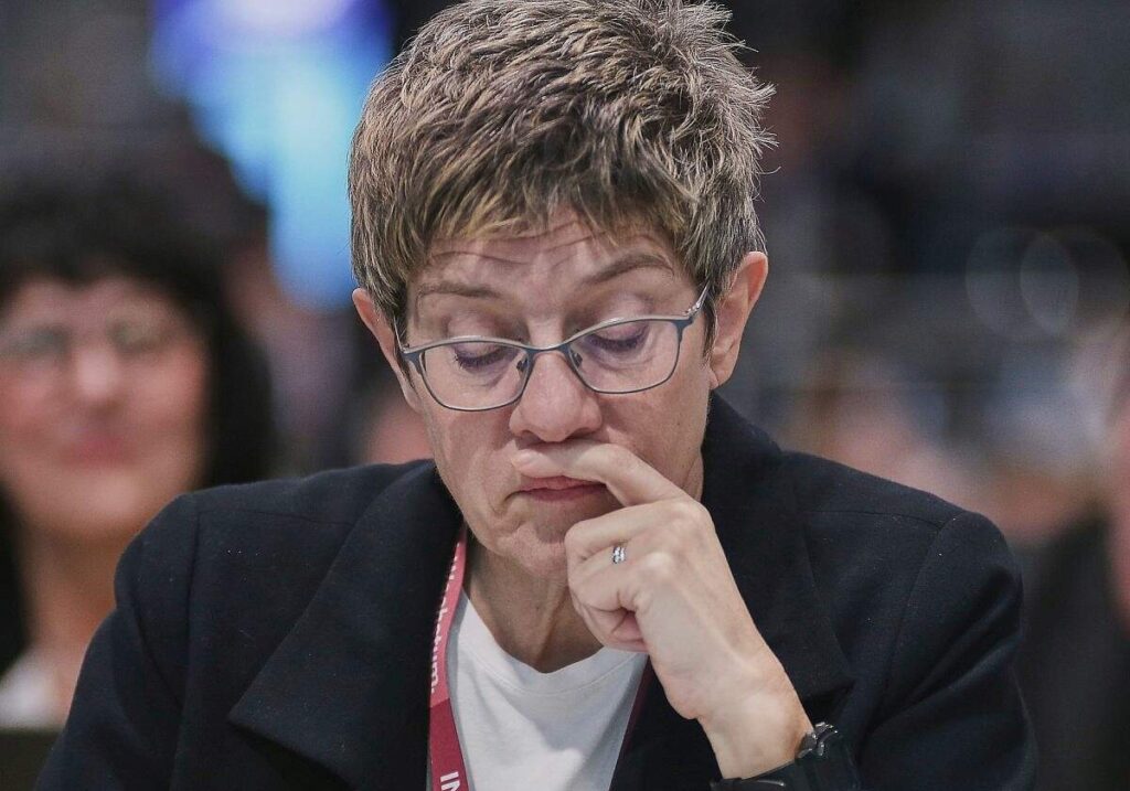 Kramp-Karrenbauer vergleicht CDU mit FC Bayern