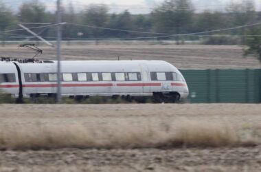 Bahnstrecke Hamburg-Berlin nach Sanierung wieder in Betrieb