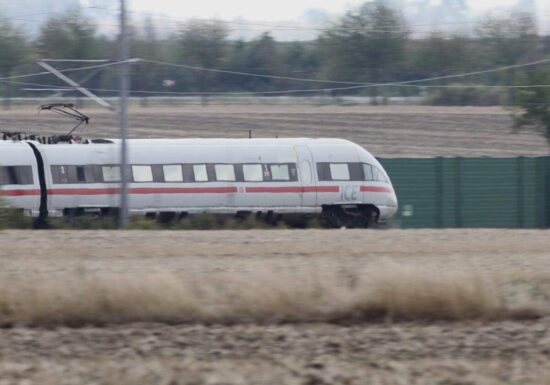 Bahnstrecke Hamburg-Berlin nach Sanierung wieder in Betrieb