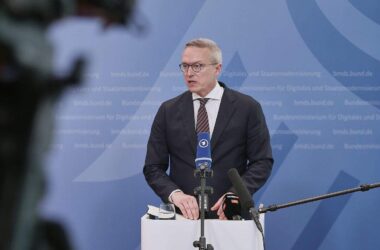 Politik und Wirtschaft wollen Netzausbau beschleunigen