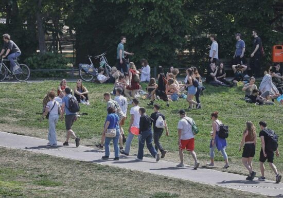 Warken mahnt besseren Hitzeschutz an
