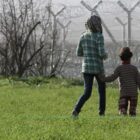 EU-Kommissar verspricht "faire" Bedingungen in Asylzentren