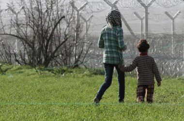 EU-Kommissar verspricht "faire" Bedingungen in Asylzentren