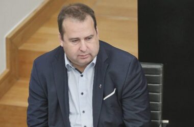 SPD-Gesundheitsminister kritisiert Pflegereform
