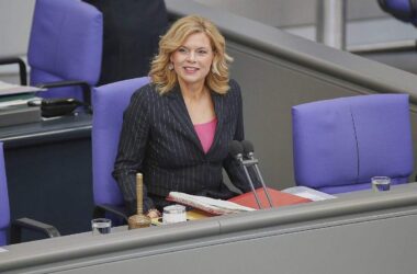 Klöckner ermahnt Bundesregierung wegen verspäteter Antworten