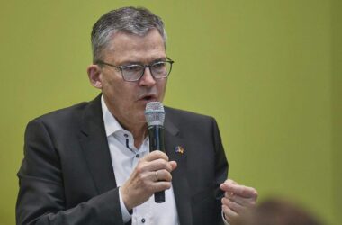 Kiesewetter kritisiert Teilnehmer von russischem Wirtschaftsforum