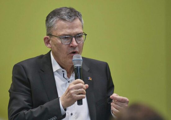 Kiesewetter kritisiert Teilnehmer von russischem Wirtschaftsforum