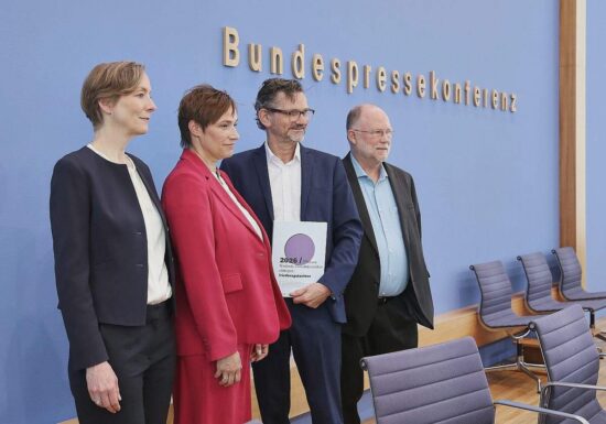 Friedensforscher warnen vor "Welt der Warlords"