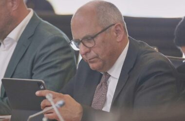 Hessens Innenminister will Ausreisepflichtige per Handy orten