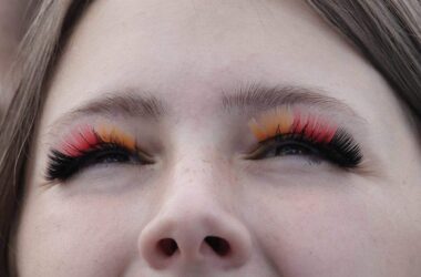 Umfrage: Mehrheit schaut WM-Spiele zu Hause
