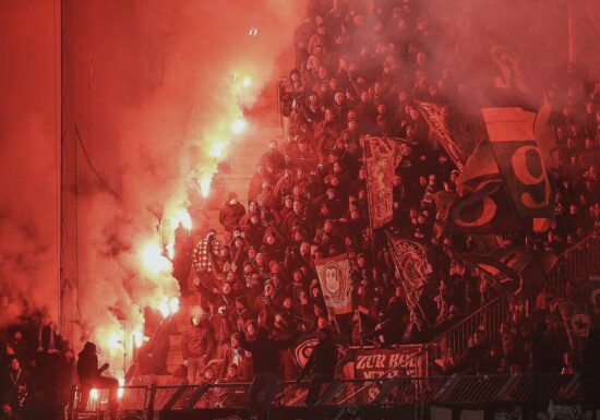 Bericht: IMK vertagt Entscheidung zu Pyrotechnik in Stadien