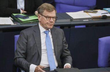 Wadephul rechnet mit langen Atomverhandlungen mit Iran