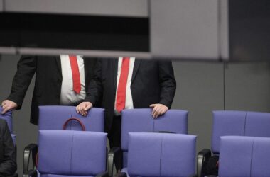 Mehr als jeder dritte Abgeordnete meldet Nebeneinkünfte