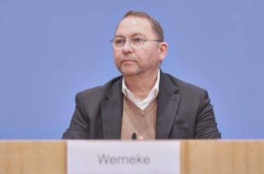 Verdi-Chef Werneke fordert Stabilisierung des Rentenniveaus
