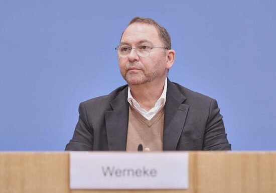 Verdi-Chef Werneke fordert Stabilisierung des Rentenniveaus