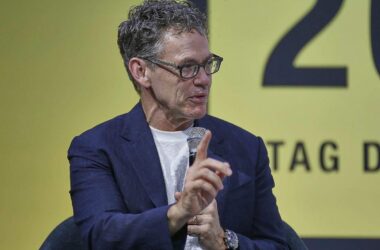 Bayer-CEO Anderson mischt sich in Streit um Leverkusener Nachwuchs-Camp ein