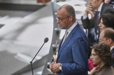 Merz wirbt im Bundestag für Rentenreform