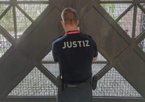 Hessisches Justizministerium rechnet mit 400 spanischen Fußfesseln