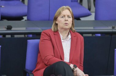Bas kündigt hartes Vorgehen gegen Sozialleistungsmissbrauch an