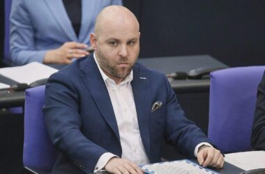 AfD-Politiker Frohnmaier verteidigt Russland-Reise