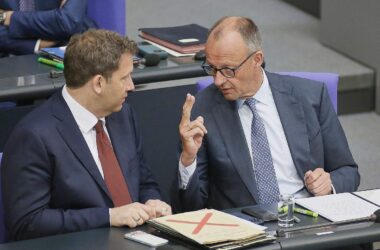 Rentenreform bringt Regierungsparteien keinen Aufschwung