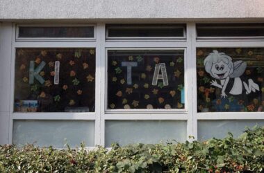 Caritas verlangt Hitzeschutz-Programm für Kitas und Pflegeheime