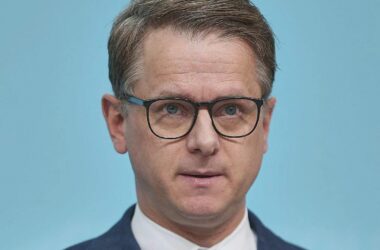 Linnemann warnt vor Belastung der Mittelschicht