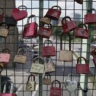 Standortfreigabe in Beziehungen: Jeder Siebte teilt dauerhaft
