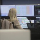 Dax am Mittag weiter schwach - neue Zollängste belasten