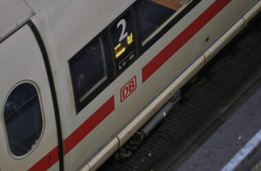 Rufe nach Konsequenzen nach Funkausfall bei der Bahn