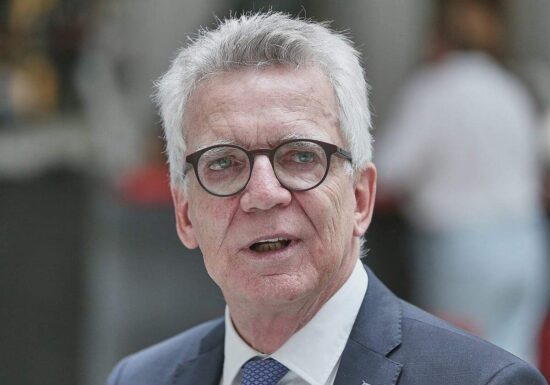 Gabriel und de Maizière kritisieren Regierungsstil
