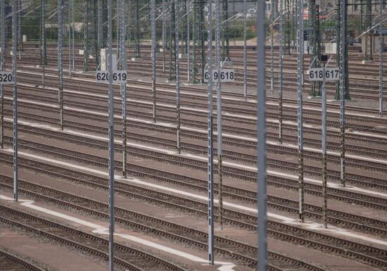 Funkstörung: Bahnverkehr bundesweit komplett eingestellt