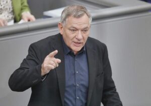 Gesundheitsreform: Van Aken wirft Warken "Sozialraub" vor