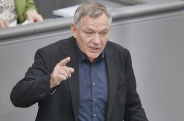 Gesundheitsreform: Van Aken wirft Warken "Sozialraub" vor