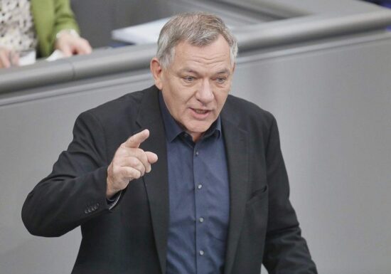 Gesundheitsreform: Van Aken wirft Warken "Sozialraub" vor