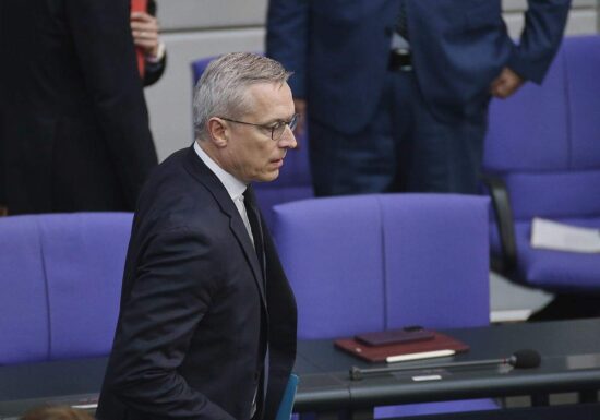 Wildberger verteidigt KI-Einsatz bei Reden