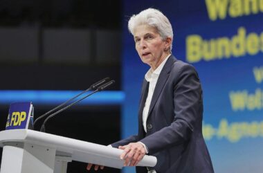 Strack-Zimmermann: Kandidatur sollte Austritte aus FDP verhindern
