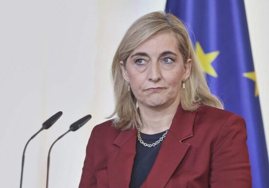 Warken signalisiert Bereitschaft zu Änderungen an Kassenreform