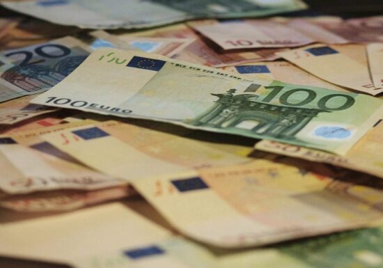 Auswertung: Zinskosten belasten EU-Staaten deutlich