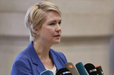 Schwesig kritisiert Warkens Pflegereform als schweren Fehler