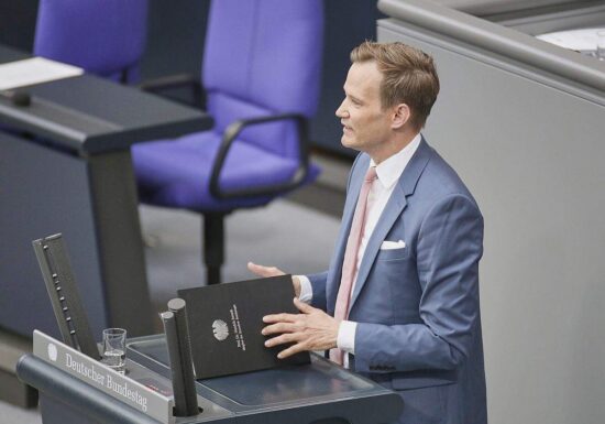 Streeck will Verbot von süßen Vape-Aromen