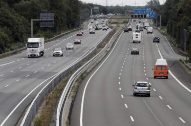 Verkehrsminister lehnt generelles Tempolimit auf Autobahnen ab