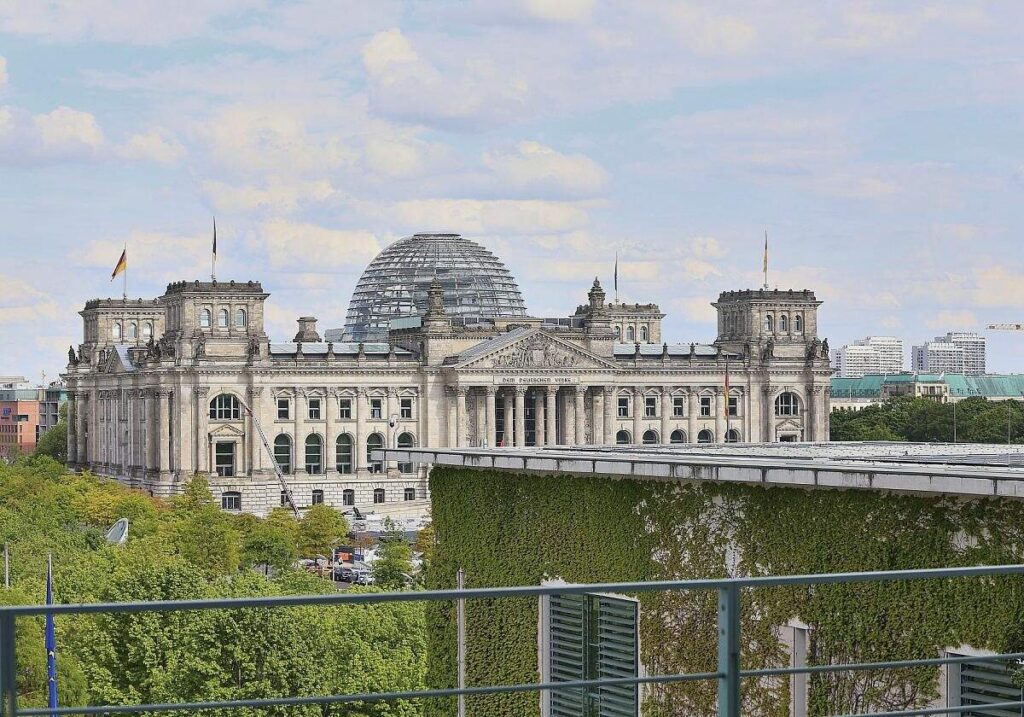 Nouripour verteidigt Bundestag gegen Kritik an langsamen Verfahren