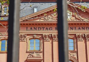 CDU-Regierung in Rheinland-Pfalz hält an Einbürgerung ohne Sprachtest fest